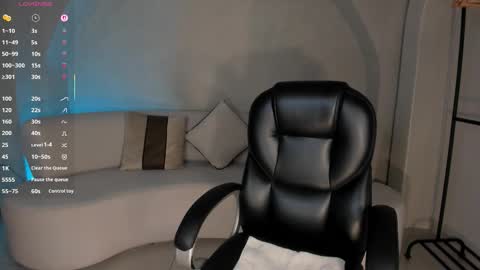 Lizzi  online show from November 10, 9:17 pm