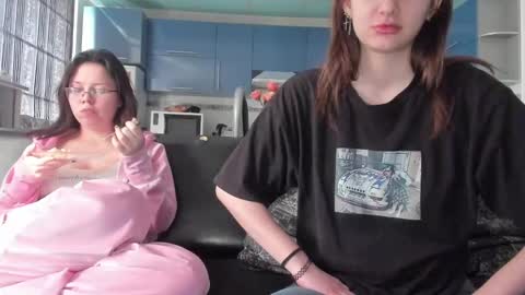 lizzi_muur online show from March 12, 9:44 am