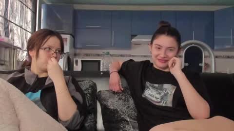 lizzi_muur online show from February 8, 1:33 pm