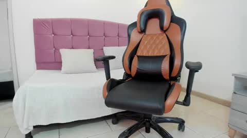 lizzie_williamss online show from March 23, 8:30 am