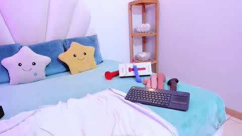 lizzie_williamss online show from September 19, 3:10 am