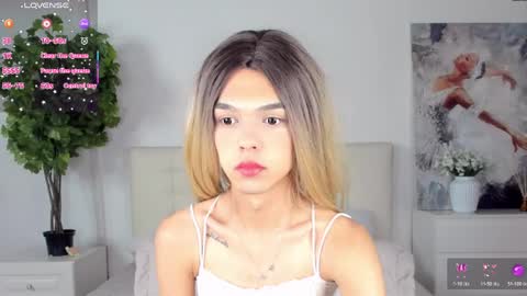 lizzydelrey online show from April 4, 1:12 am