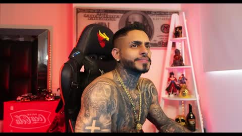 logan_hugh8 online show from December 27, 6:31 pm