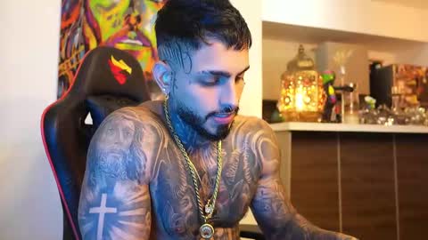 logan_hugh8 online show from October 4, 6:44 am