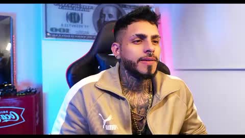 logan_hugh8 online show from March 2, 6:27 am