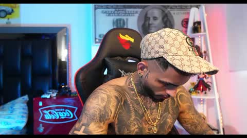 logan_hugh8 online show from February 24, 1:31 pm