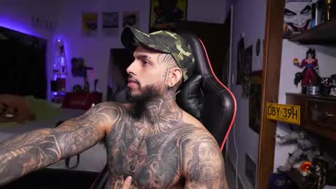 logan_hugh8 online show from April 15, 1:09 am