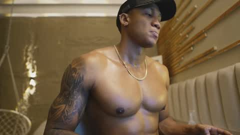 logan_varela online show from March 25, 3:19 pm