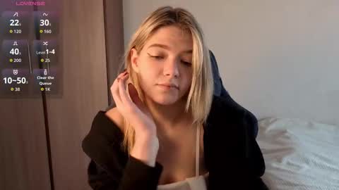 Snapshot of logandrive chatting on October 13, 10:06 am Logan and Katana online show from October 13, 10:06 am