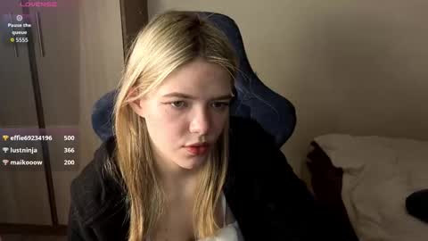 Snapshot of logandrive chatting on October 1, 1:10 pm Logan and Katana online show from October 1, 1:10 pm