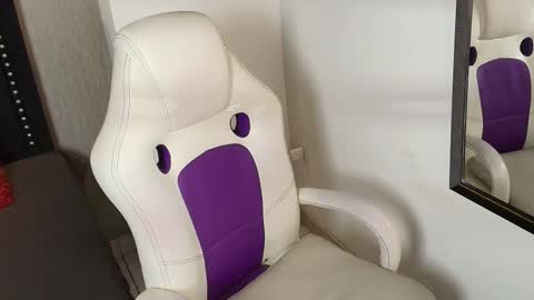 Loganfoster  online show from January 10, 9:53 pm