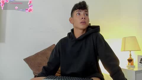 logantwink18 online show from November 26, 11:23 pm