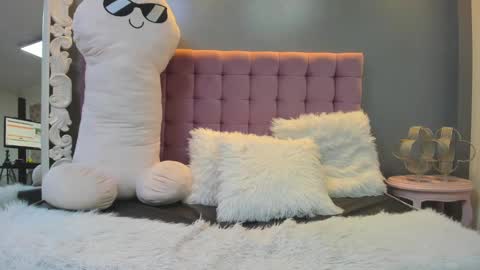 Lola  online show from October 9, 1:38 pm