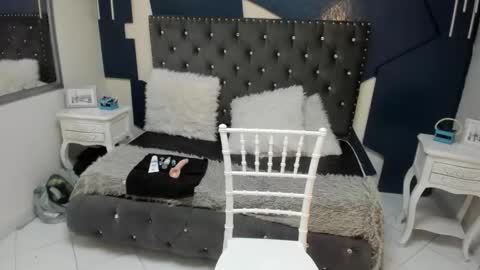 Lola  online show from October 24, 5:25 pm