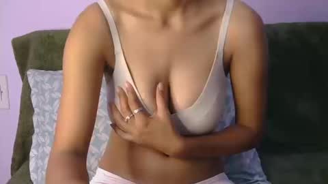 lolaa online show from March 11, 8:06 am