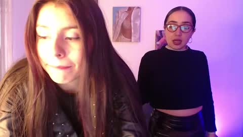 lolaandcamille online show from March 5, 1:06 pm