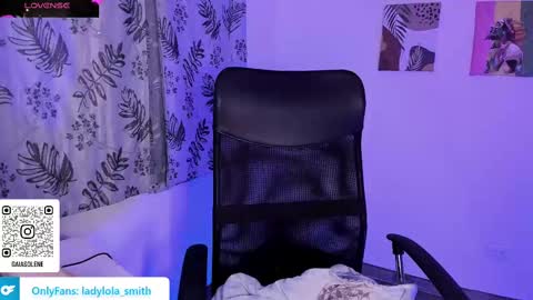 lolaasmith_21 online show from March 12, 1:14 am