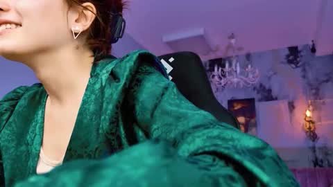 Snapshot of lolaasmus chatting on September 26, 9:06 am I consider myself the god Loki but life just calls me LOL online show from September 26, 9:06 am
