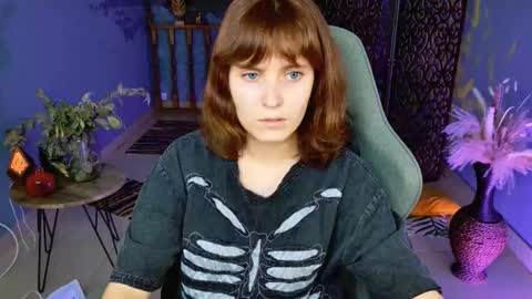 Snapshot of lolaasmus chatting on October 15, 6:27 am I consider myself the god Loki but life just calls me LOL online show from October 15, 6:27 am