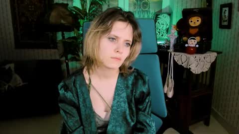 Snapshot of lolaasmus chatting on February 19, 2:22 pm I consider myself the god Loki but life just calls me LOL online show from February 19, 2:22 pm