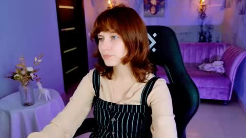 Snapshot of lolaasmus chatting on September 25, 9:05 am I consider myself the god Loki but life just calls me LOL online show from September 25, 9:05 am
