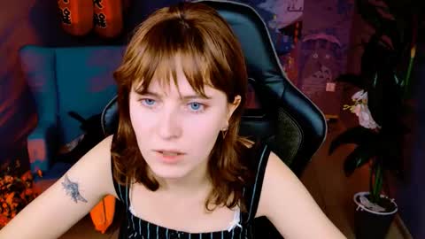 Snapshot of lolaasmus chatting on October 11, 9:25 am I consider myself the god Loki but life just calls me LOL online show from October 11, 9:25 am