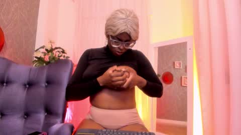 lola online show from October 22, 5:32 am