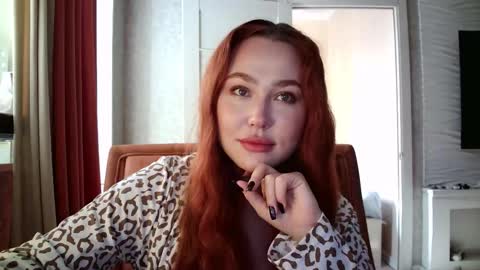 Snapshot of lolamint_ chatting on October 7, 9:38 am Lola online show from October 7, 9:38 am