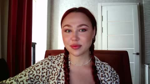 Snapshot of lolamint_ chatting on September 18, 10:30 am Lola online show from September 18, 10:30 am