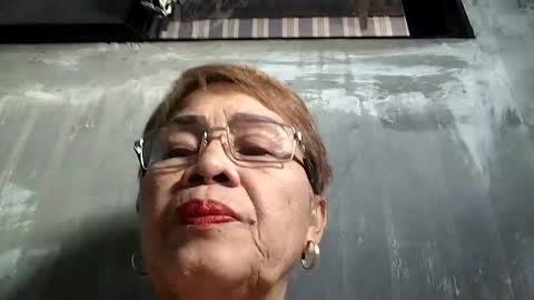 Snapshot of lolamommie chatting on February 23, 11:04 pm tey online show from February 23, 11:04 pm