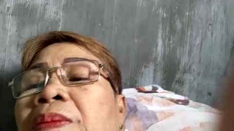 Snapshot of lolamommie chatting on March 5, 4:24 am tey online show from March 5, 4:24 am