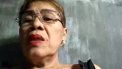 Snapshot of lolamommie chatting on February 26, 1:03 am tey online show from February 26, 1:03 am
