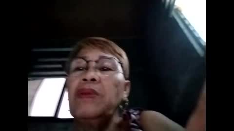 Snapshot of lolamommie chatting on September 26, 4:53 am tey online show from September 26, 4:53 am