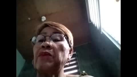 Snapshot of lolamommie chatting on September 17, 11:41 pm tey online show from September 17, 11:41 pm