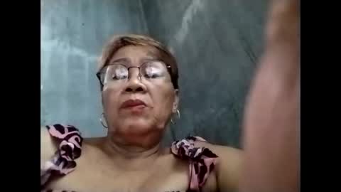 Snapshot of lolamommie chatting on September 10, 4:35 am tey online show from September 10, 4:35 am