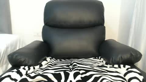 Lola online show from March 9, 6:32 pm