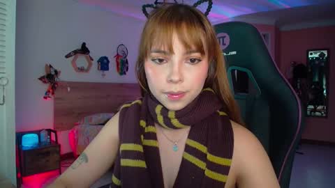 Snapshot of lolaverse chatting on October 7, 9:33 pm Lola doll online show from October 7, 9:33 pm