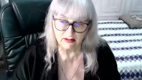 LolkaAlyss online show from November 18, 7:50 pm