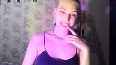 LollaLaKiss online show from September 26, 10:01 am