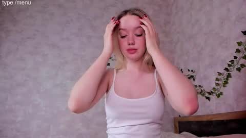 Mia online show from October 14, 7:11 am