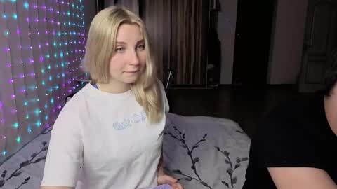 lollove24 online show from April 1, 9:01 pm