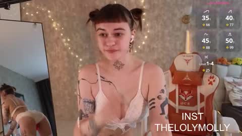 Snapshot of lolymolli chatting on October 16, 10:04 am Molli online show from October 16, 10:04 am