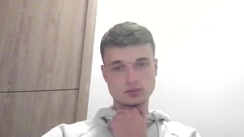 london_tomy online show from November 3, 10:44 pm