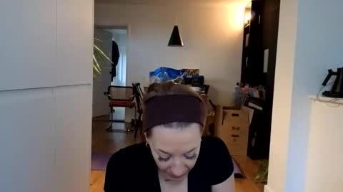 Em online show from January 8, 8:53 am