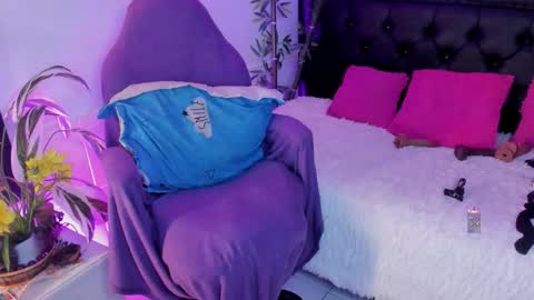 Jennifer  online show from February 9, 4:21 pm