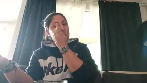 loolaunshaved online show from September 23, 9:36 am