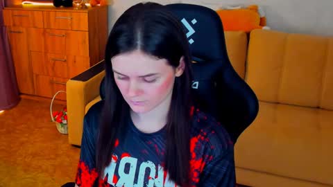 Lora Cain online show from January 6, 7:02 pm