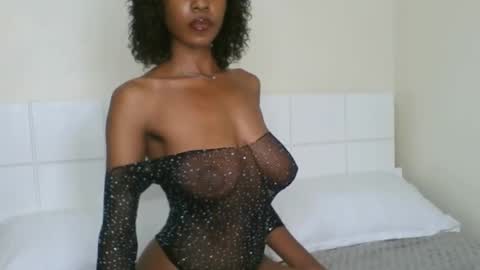 Snapshot of loraforreal chatting on February 19, 4:44 am Blackcat online show from February 19, 4:44 am