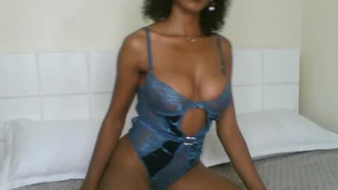 Snapshot of loraforreal chatting on February 21, 3:23 am Blackcat online show from February 21, 3:23 am