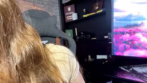 Snapshot of loreanyeatman chatting on October 20, 10:31 am Molly online show from October 20, 10:31 am